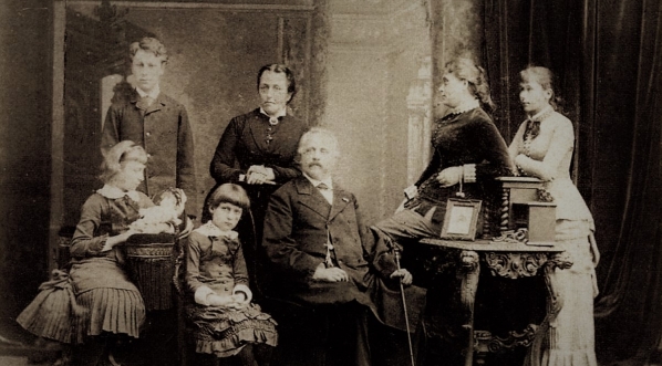  Gen. Karol Stahel z rodziną.  