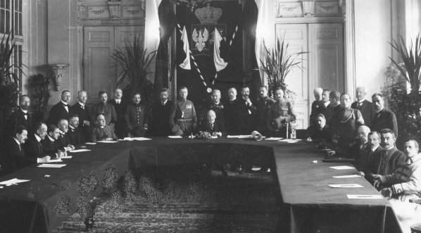 Posiedzenie inauguracyjne Tymczasowej Rady Stanu w dawnym Pałacu Rzeczypospolitej w Warszawie  15.01.1917 r.  