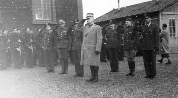  Wizyta gen. Władysława Sikorskiego w centrum szkoleniowym Polskich Sił Powietrznych w Bron 27.03.1940 r.  