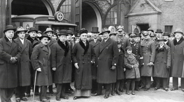  Uroczystość poświęcenia nowego lokalu Lekarskiego Pogotowia Ratunkowego im. Marszałka Józefa Piłsudskiego w Poznaniu w grudniu 1932 r.  