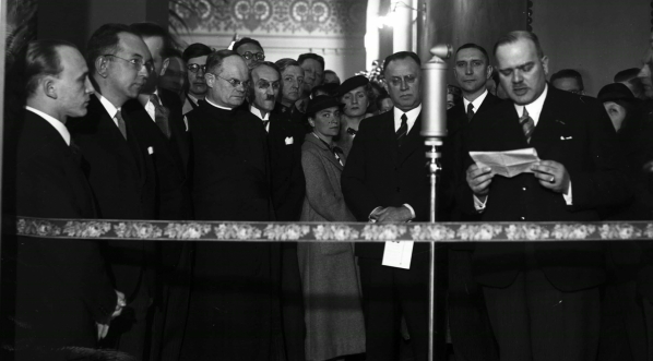  Otwarcie wystawy radiowej w Teatrze Starym w Krakowie w kwietniu 1937 roku. (2)  