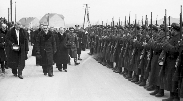  Uroczystość otwarcia drogi Kraków-Katowice w Bronowicach w styczniu 1937 r.  
