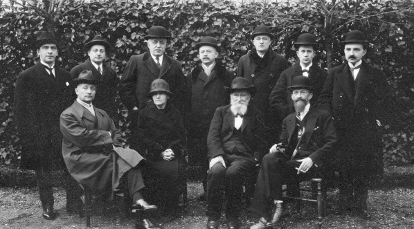  Delegacja reprezentująca Związek Zawodowy Pracownikow Umysłowych na międzynarodowym kongresie w Paryżu w 1925 r.  
