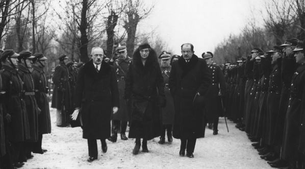  Poświęcenie nagrobka generała brygady Władysława Jaxy-Rożena w styczniu 1935 roku.  