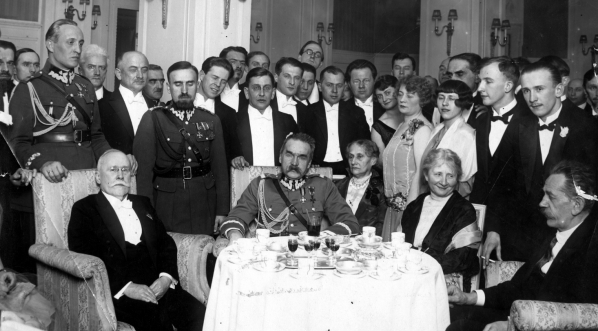  Obiad wydany przez Polskie Towarzystwo Literackie z okazji jubileuszu pracy pisarskiej Wacława Sieroszewskiego  w lutym 1927 roku.  