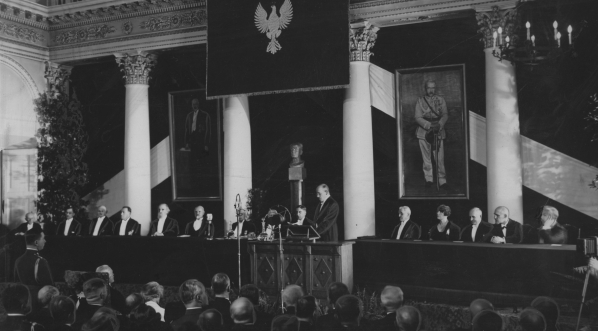  Posiedzenie inauguracyjne Polskiej Akademii Literatury w sali Prezydium Rady Ministrów w Warszawie, 8.11.1933 r.  