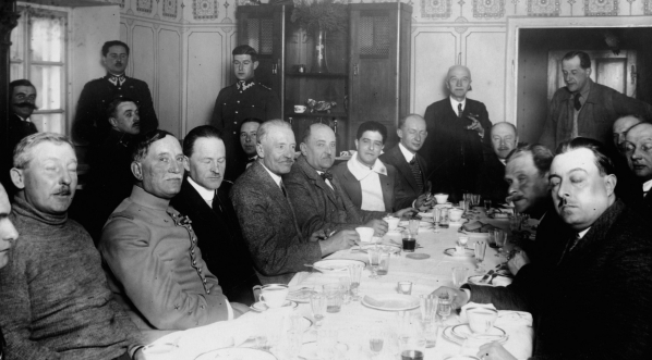  Polowanie reprezentacyjne w Spale w styczniu 1927 roku.  