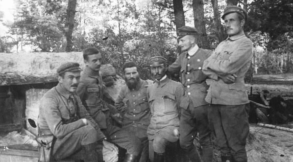  Legiony na froncie wschodnim nad Stochodem - grupa oficerów I Brygady Legionów w 1916 roku.  