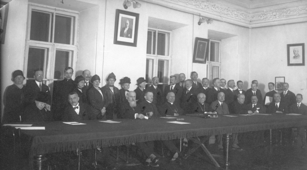  Komitet Wykonawczy Koronacji Obrazu Matki Bożej Ostrobramskiej, Wilno, maj 1927 roku.  