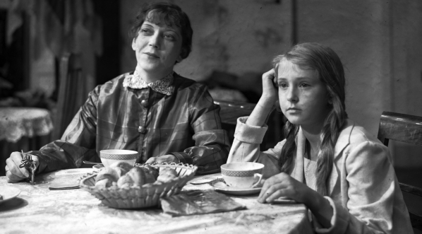  Przedstawienie "Ich czworo" Gabrieli Zapolskiej na scenie Teatru im. Juliusza Słowackiego w Krakowie, 5.09.1935 r.  