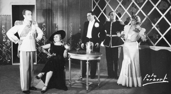  Komedia muzyczna "Zakochana królowa " w teatrze "Wielka Operetka" w Warszawie w 1936 roku.  