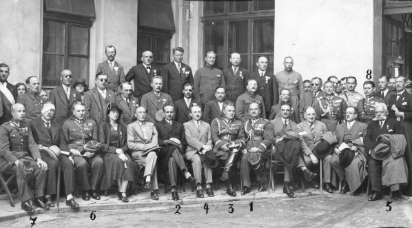  Uroczystości we Lwowie z okazji rocznicy Bitwy Warszawskiej 1920 roku zwanej "cudem nad Wisłą" w sierpniu 1930 roku.  