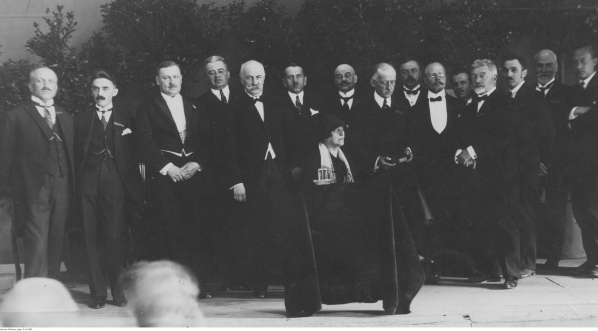  Uroczysta akademia w sali Teatru Starego w Krakowie z okazji 50 rocznicy działalności artystycznej artysty malarza Jacka Malczewskiego w czerwcu 1925 roku.  