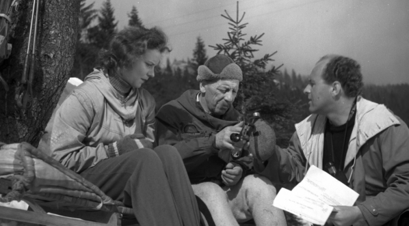  Na planie nieukończonego filmu Zbigniewa Kuźmińskiego "Pech" z 1954 roku.  