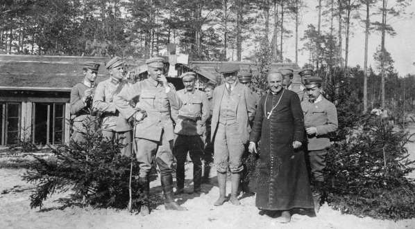  Uroczystości z okazji rocznicy powstania 4 pułku Legionów i ostatecznego uznania 7 pułku Legionów na tzw. "Rojowym Osiedlu" zbudowanym przez żołnierzy Legionów koło miejscowości Optowa w dniach 28-30.05.1916 r.  