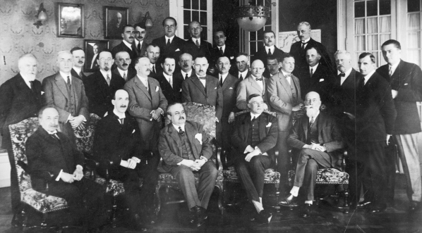  Międzynarodowa konferencja ekonomiczna w Genewie w sprawie wolności handlu, racjonalizacji i kartelizacji zorganizowana pod auspicjami Ligi Narodów w maju 1927 roku.  