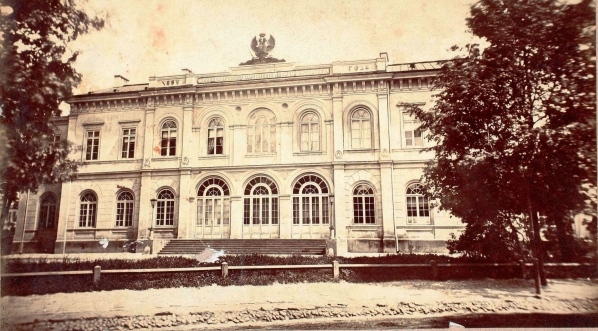  Widok fasady  Aleksandryjsko-Maryjskiego Instytutu Wychowania Panien (dawny Instytut Szlachecki) przy ul. Wiejskiej w Warszawie.  