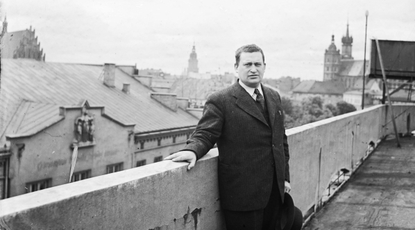  Stanisław Cat-Mackiewicz na dachu Pałacu Prasy w Krakowie w maju 1939 r.  