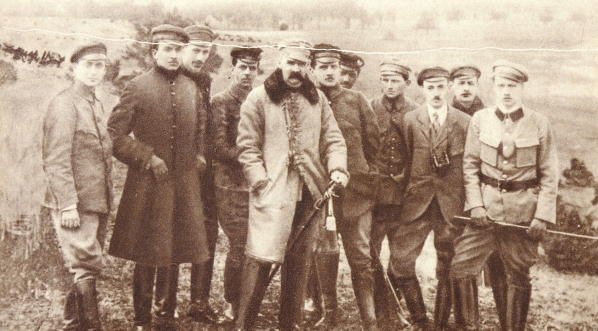  Komenda Naczelna P. O. W. podczas ćwiczeń w 1917 roku.  