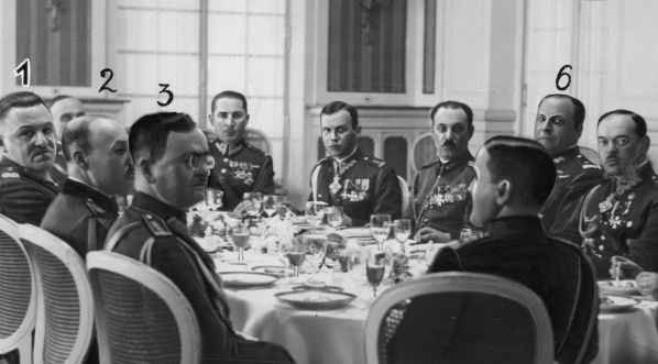  Pożegnanie attache wojskowego Rumunii w Polsce Aurela Nicoalescu przez polskich oficerów w Warszawie.  