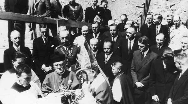  Uroczystość poświęcenia kamienia węgielnego pod budowę Domu Polaków z Zagranicy im. Marszałka Józefa Piłsudskiego przy ulicy Rybaki 14 w Warszawie 15.06.1938 r.  