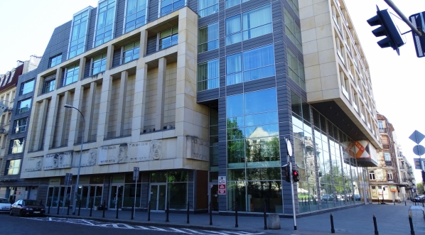  Budynek Kina Praha w Warszawie.  