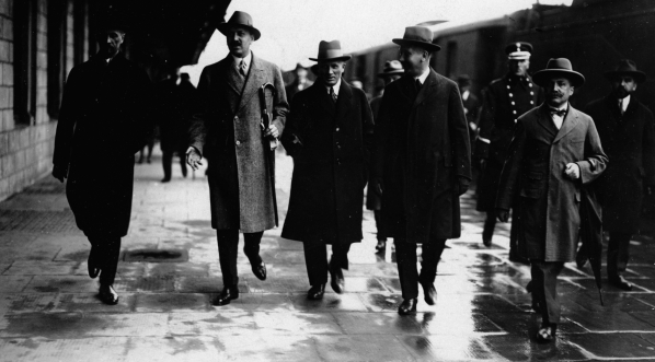  Powrót premiera i ministra spraw zagranicznych Polski Aleksandra Skrzyńskiego z podróży do Pragi i Wiednia 17.04.1926 r.  