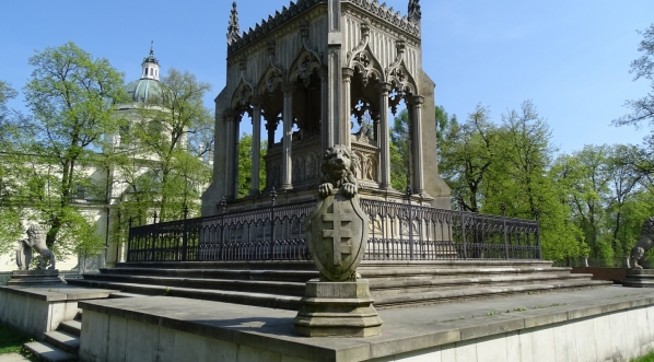  Mauzoleum Stanisława Kostki Potockiego i jego żony Aleksandry z Lubomirskich w Wilanowie.  