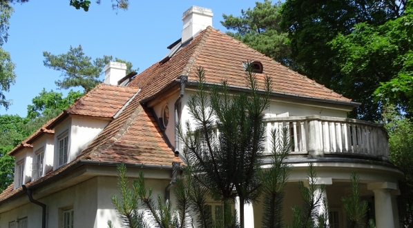  Dworek Milusin w Sulejówku w trakcie budowy Muzeum Józefa Piłsuskiego.  