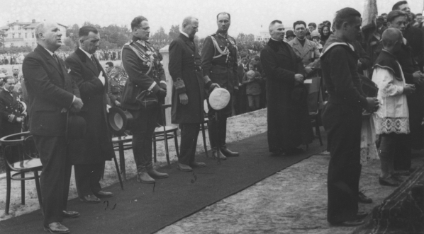  Uroczystości w Gdyni z okazji rocznicy Bitwy Warszawskiej 1920 roku zwanej "cudem nad Wisłą" 15.08.1930 r.  