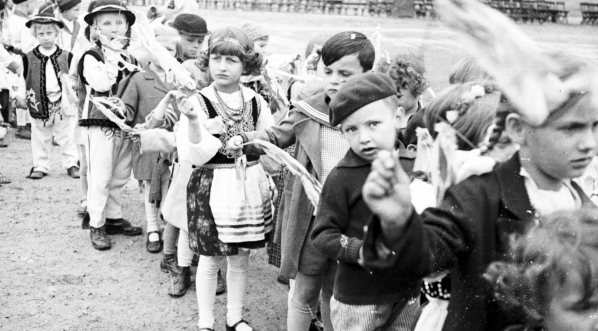  Obchody "Tygodnia Dziecka" w Krakowie w maju 1936 r.  