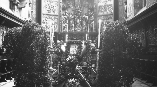  Nabożeństwo żałobne za duszę mjr. Ludwika Idzikowskiego w kościele Mariackim w Krakowie w sierpniu 1929 r.  