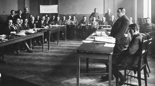  Walne zgromadzenie Polskiego Związku Piłki Nożnej w siedzibie Państwowego Urzędu Wychowania Fizycznego i Przysposobienia Wojskowego przy ul. Myśliwieckiej 5 w Warszawie w październiku 1927 r.  