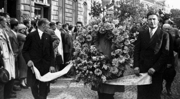  Uroczystości pogrzebowe prezesa klubu sportowego Cracovia Edwarda Cetnarowskiego w Krakowie we wrześniu 1933 r.  