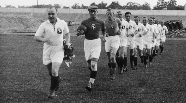  Mecz piłki nożnej Warszawa - Gdańsk o puchar ministra Kazimierza Papee rozegrany na stadionie Wojska Polskiego im. Józefa Piłsudskiego w Warszawie 29.06.1938 r.  