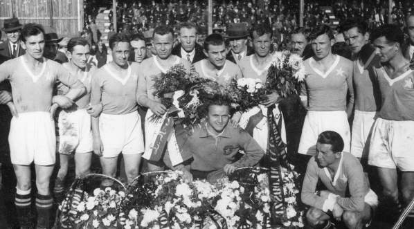  Jubileusz występów w klubie Wisła Kraków braci Jana i Józefa Kotlarczyków w listopadzie 1935 r.  