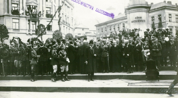  Defilada 40 Pułku Piechoty Dzieci Lwowskich podczas wizyty prezydenta Stanisława Wojciechowskiego we Lwowie 6.09.1924 r.  