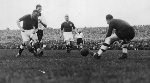  Mecz towarzyski piłki nożnej Polska - Niemcy na Stadionie Wojska Polskiego im. Marszałka Józefa Piłsudskiego w Warszawie 9.09.1934 r.  