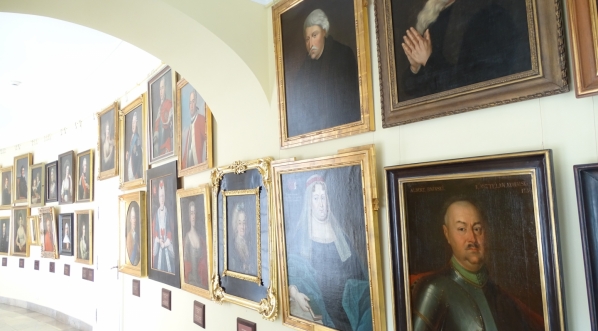  Galeria portretów rodzinnych Atanazego Raczyńskiego w pałacu w Rogalinie.  