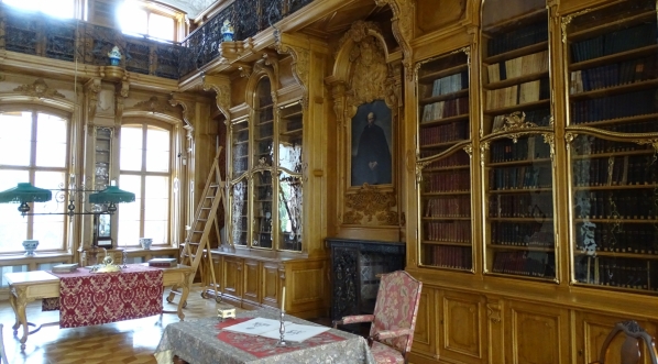  Biblioteka w pałacu Raczyńskich w Rogalinie.  