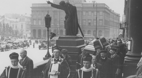  Pogrzeb profesora Józefa Pomorskiego-Mikułowskiego 7.05.1935 r.  