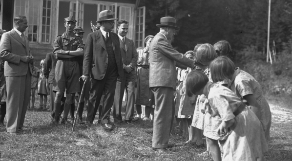  Kolonia harcerska dla dzieci robotników tramwajowych z Krakowa w Ojcowie w lipcu 1937 r.  