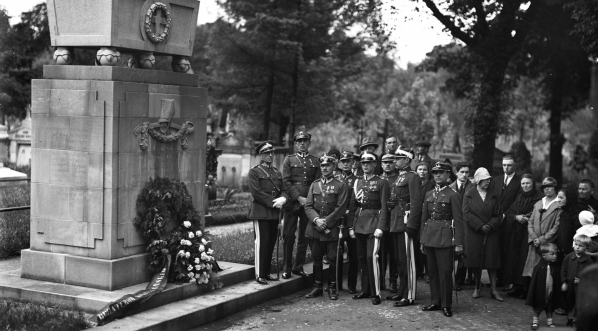  Odsłonięcie pomnika poległych pod Rokitną na Cmentarzu Rakowickim w Krakowie.  