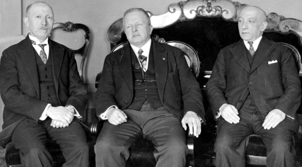  Konferencja u marszałka senatu Juliana Szymańskiego z przywódcami ugrupowań parlamentarnych w marcu 1930 r.  
