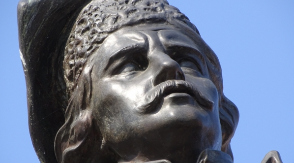  Fragment pomnika Jana Kilińskiego w Warszawie.  