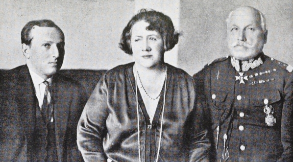  Gen. Jan Jacyna prawdopodobnie z żoną Wiktorią i synem Aleksandrem.  