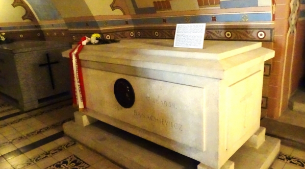  Sarkofag Tadeusza Banachiewicza w Krypcie Zasłużonych na Skałce w Krakowie.  