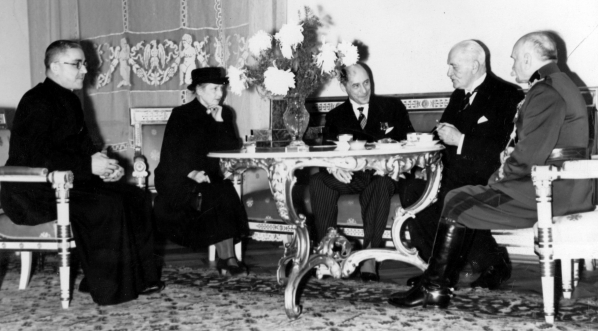  Nowopowołani senatorowie na audiencji u prezydenta RP Ignacego Mościckiego 6.12.1938 r.  