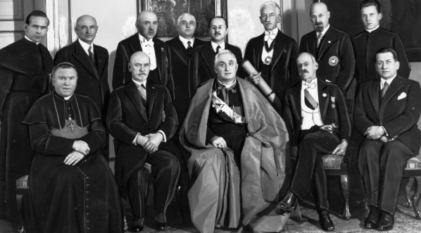  Wręczenie biskupowi chełmińskiemu Stanisławowi Wojciechowi Okoniewskiemu Orderu Białego Kruka ze Wstęgą Białej Myszy 11.12.1938 r.  