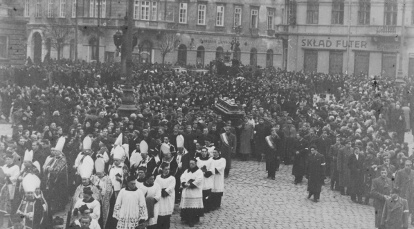  Pogrzeb metropolity lwowskiego Józefa Teodorowicza w 1938 r.  